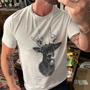 Awesome artistic tshirt depicting a deer with hands making and I love u gesture